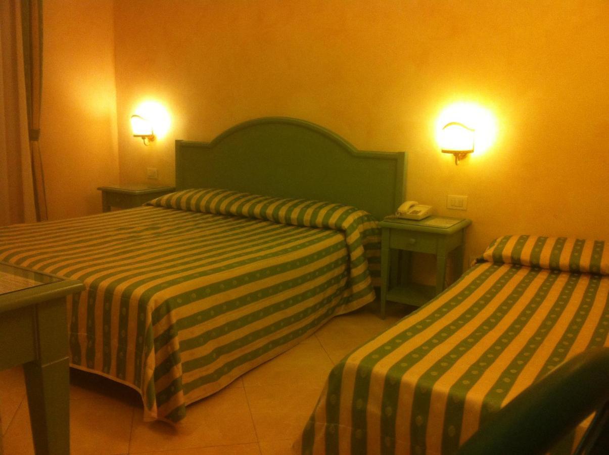 Hotel Riviera 3 Stelle Con Piscina Estiva Gratuita E Garage A Pagamento Spotorno Extérieur photo