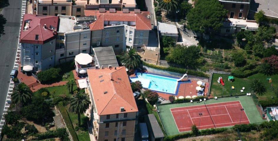 Hotel Riviera 3 Stelle Con Piscina Estiva Gratuita E Garage A Pagamento Spotorno Extérieur photo