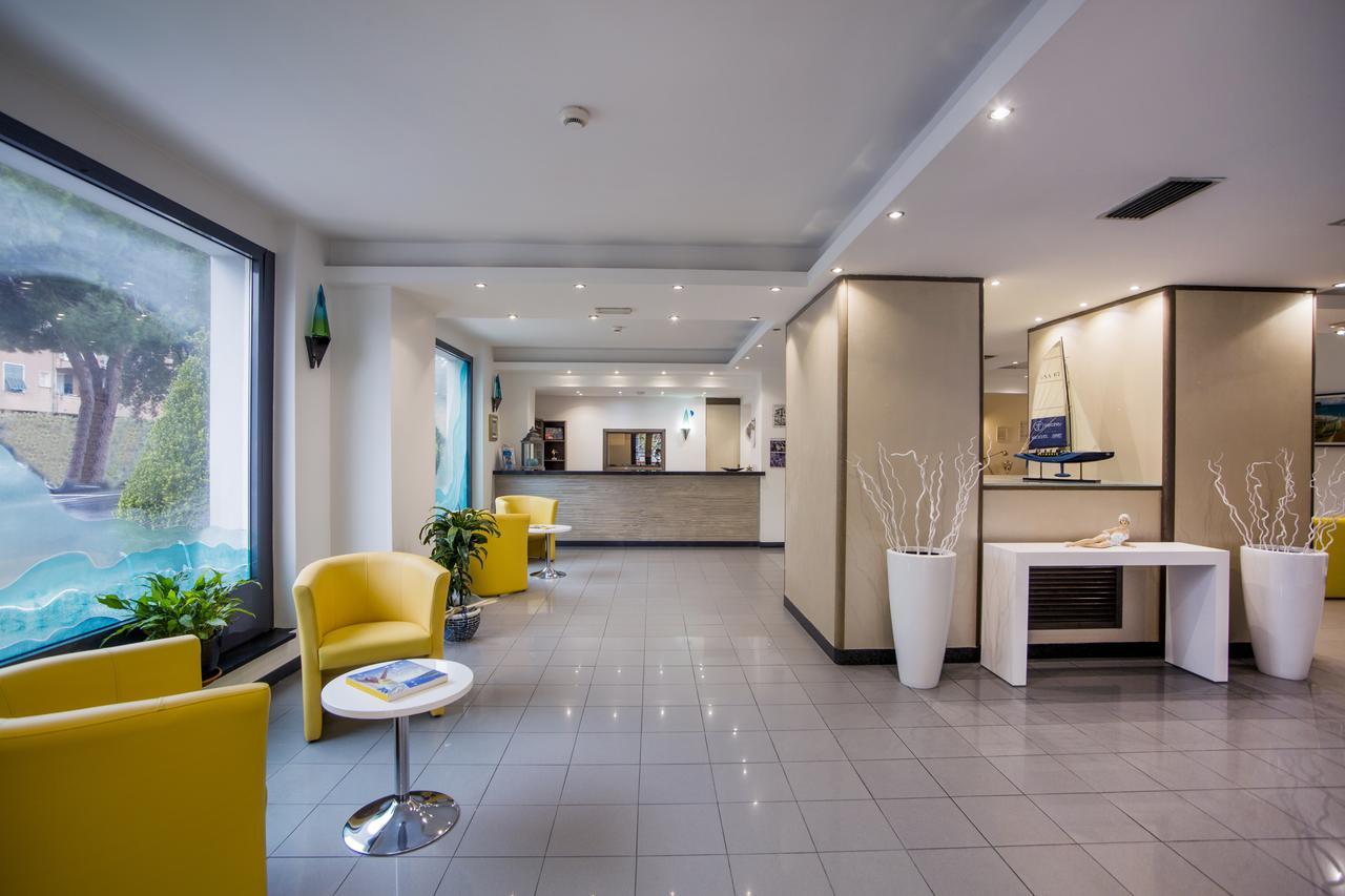 Hotel Riviera 3 Stelle Con Piscina Estiva Gratuita E Garage A Pagamento Spotorno Extérieur photo